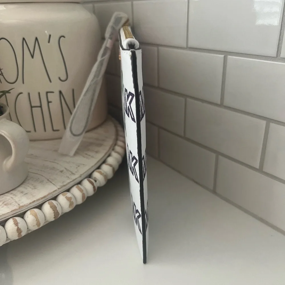 MICHAEL KORS Wristlet - Picture 5 of 13
